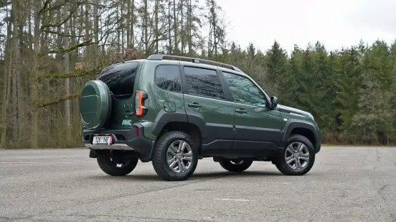 Lada Niva Travel
