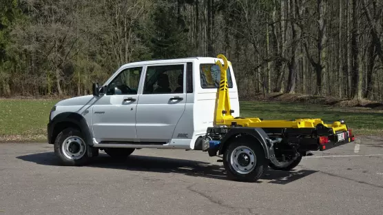 UAZ 23632 Profi Doublecab kontejner