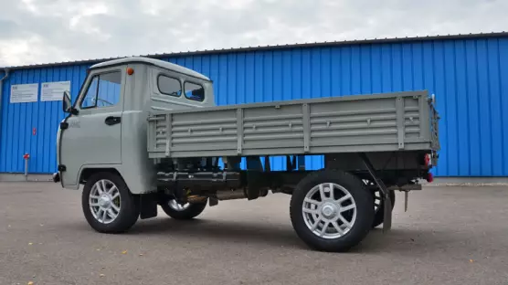 UAZ 3303 dropside truck