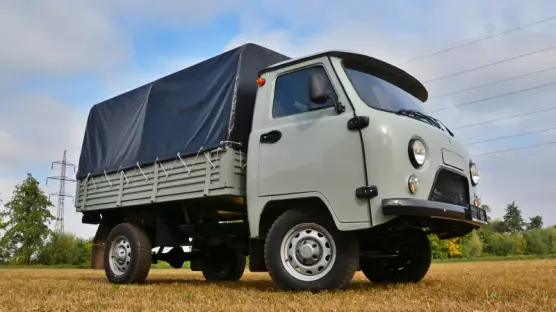 UAZ 3303 dropside truck