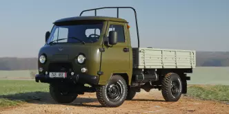 UAZ 3303 dropside truck