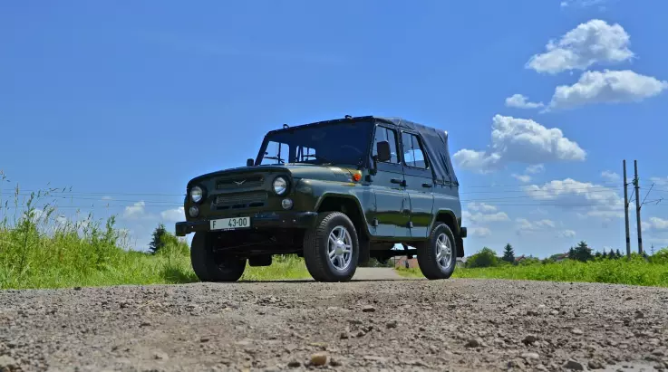 UAZ Hunter AMC Soft Top Is Back!