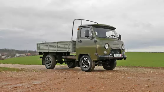 UAZ 3303 dropside truck