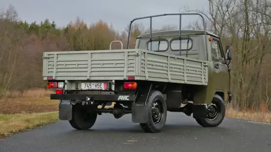 UAZ 3303 dropside truck