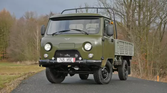 UAZ 3303 dropside truck